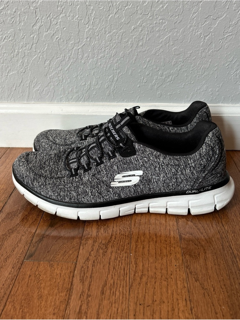 Skechers Summits Sneakers Walking Shoes Slip On Women’s Size 11 Black Gray